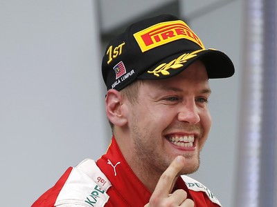 Sebastian Vettel senzačne triumfoval na nedeľňajšej Veľkej cene Malajzie formuly 1.