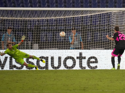 Santiago Giménez premieňa penaltu Feyenoordu
