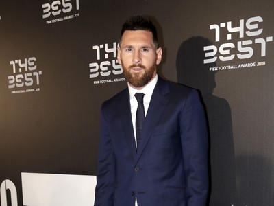 Na snímke argentínsky futbalista Lionel Messi prichádza na slávnostné odovzdávanie cien Medzinárodnej futbalovej federácie (FIFA)