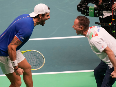 Matteo Berrettini oslavuje s
