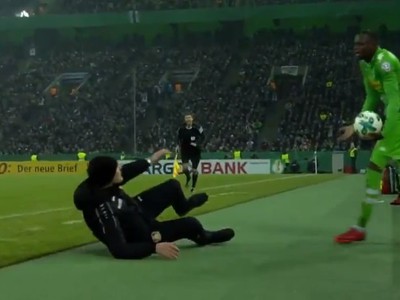 Tréner Leverkusenu čelí vyšetrovaniu pre filmovanie