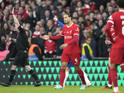 Virgil van Dijk po neuznanom góle Liverpoolu