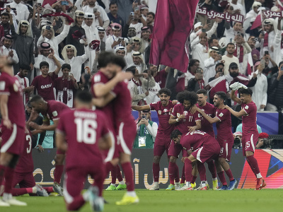 Katarskí futbalisti aj fanúšikovia sa tešia po víťazstve 3:1 vo finále Ázijského pohára 