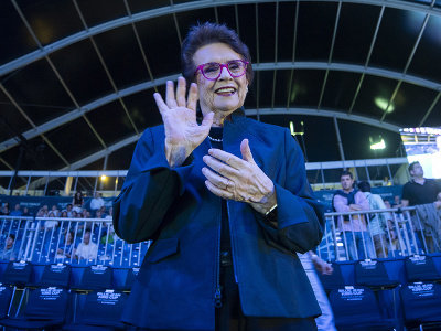Americká tenisová legenda Billie-Jean Kingová máva pred úvodnou dvojhrou finálového duelu Pohára Billie Jean Kingovej