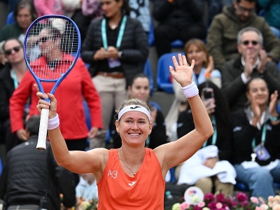 Marie Bouzková oslavuje svoj