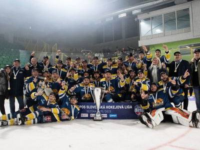 Víťazi Tipos Slovenskej hokejovej ligy v sezóne 2022/2023 - HC 19 Humenné po skončení siedmeho finálového zápasu