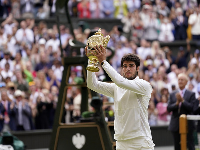 Carlos Alcaraz sa raduje z triumfu vo finále Wimbledonu