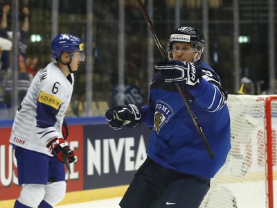Veli-Matti Savinainen oslavuje svoj gól
