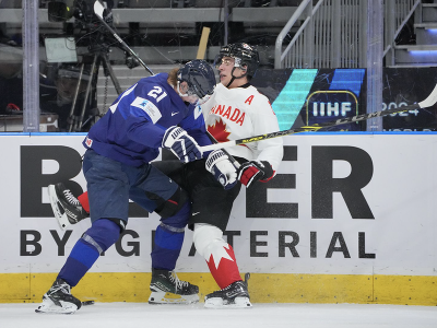 Momentka zo zápasu Kanada - Fínsko na MS v hokeji do 20 rokov
