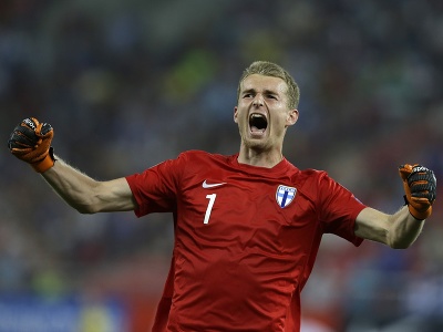 Fínsky brankár Lukas Hradecky