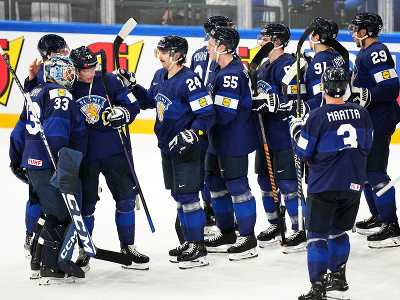 Fínski hokejisti po víťazstve