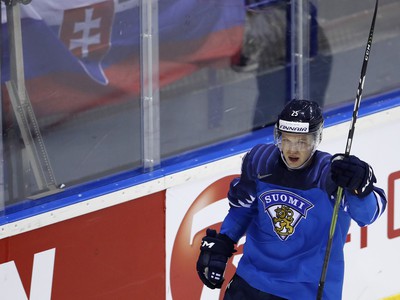 Fínsky hokejista Toni Rajala