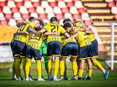 Na snímke hráči FK