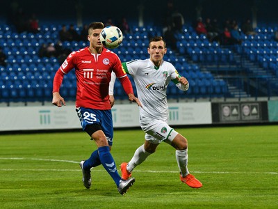 Jakub Kosorin z FK Senica a Jozef Bujňák z 1. FC Tatran Prešov