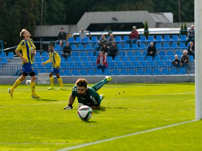 Martin Junas z FK Senica (vpravo)