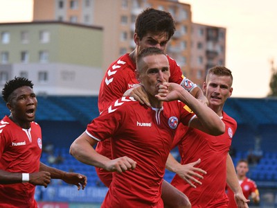 Radosť hráčov z FK Senica, v strede Blažej Vaščák