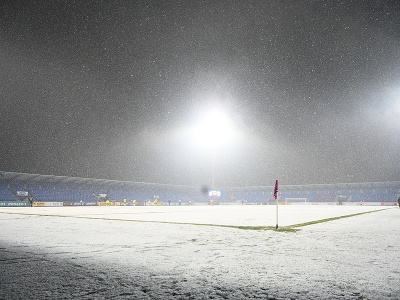 Na snímke husté sneženie počas zápasu 16. kola Fortuna ligy medzi FK Senica a MŠK Žilina