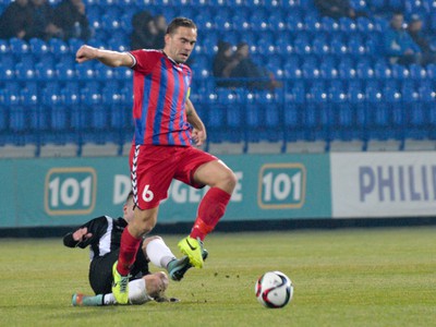Tomáš Kóňa z FK Senica a Denis Duga zo Spartak Myjava 