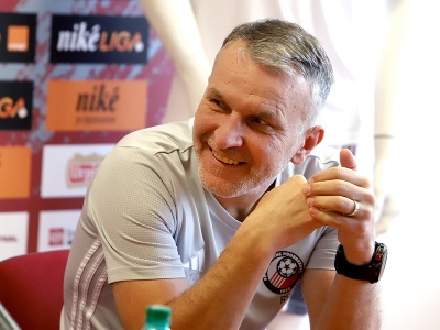 Na snímke tréner FK Železiarne Podbrezová Roman Skuhravý