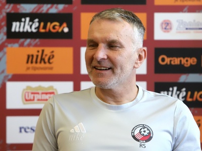 Na snímke tréner FK Železiarne Podbrezová Roman Skuhravý