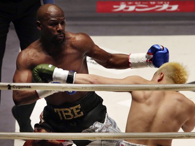 Floyd Mayweather nedal šancu domácemu kickboxerovi Tenšinovi Nasukawovi