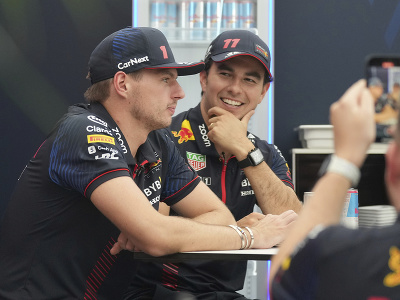 Max Verstappen a Sergio Pérez pred Veľkou cenou Japonska