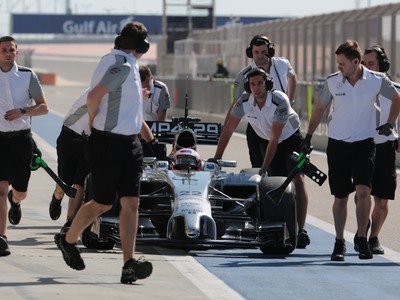 Jenson Button počas testovania pred novou sezónou