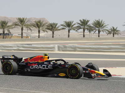 Sergio Pérez počas predsezónnych testov v Bahrajne