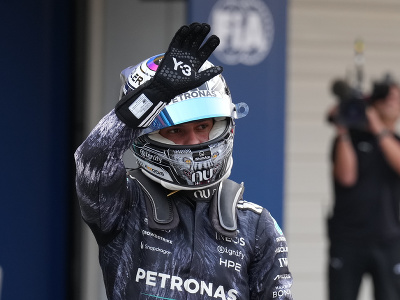 Taliansky jazdec F1 Kimi Antonelli na Mercedese oslavuje