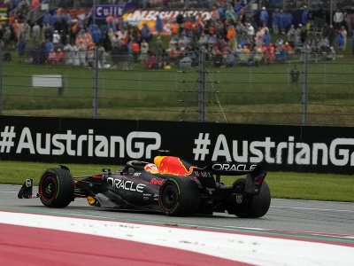 Max Verstappen počas kvalifikačného šprintu na VC Rakúska