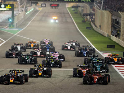 Štart pretekov na Veľkej cene Bahrajnu