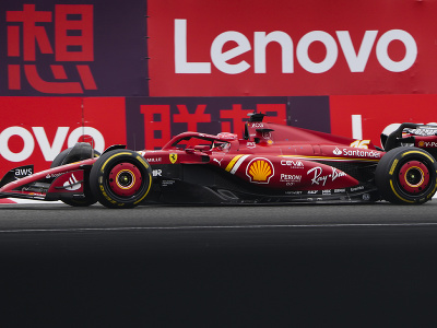 Charles Leclerc počas šprintu v rámci Veľkej ceny Číny F1