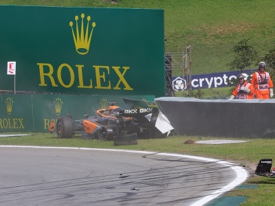Daniel Ricciardo po nehode na Veľkej cene Brazílie