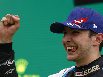 Francúzsky pretekár Esteban Ocon z tímu Alpine sa stal prekvapujúcim víťazom Veľkej ceny Maďarska