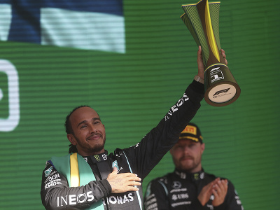 Lewis Hamilton na Mercedese zvíťazil na Veľkej cene Brazílie