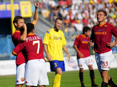 Francesco Totti sa teší z vyrovnávajúceho gólu