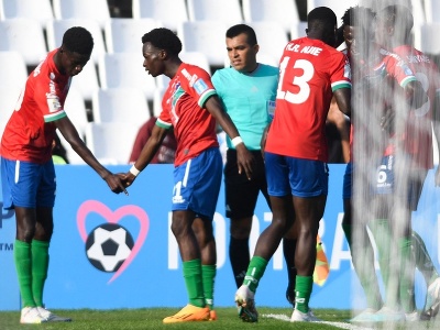 Hráči Gambie a ich gólová radosť