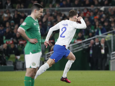 Francúzsky futbalista Benjamin Pavard sa teší po strelení gólu počas kvalifikačného zápasu B-skupiny o postup na EURO 2024 Írsko - Francúzsko