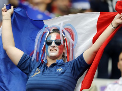 Fanúšikovia Francúzska pred úvodným zápasom EURO 2016