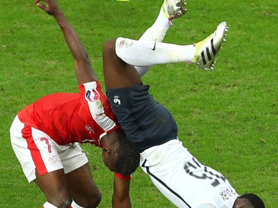Paul Pogba v gymnastickej pozícii:)