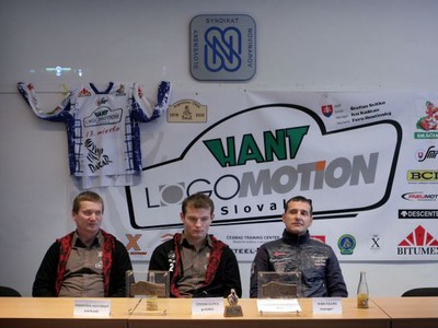 Mechanik František Hostinský, jazdec Štefan Svitko a manažér Hant Logomotion tímu Ivan Figura