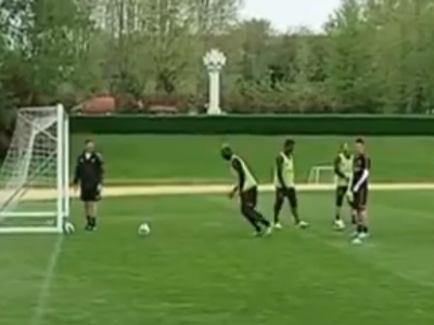 Mario Balotelli chcel zostreliť golfové autíčko