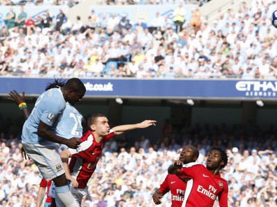Micah Richards sa postaral hlavičkou o gól