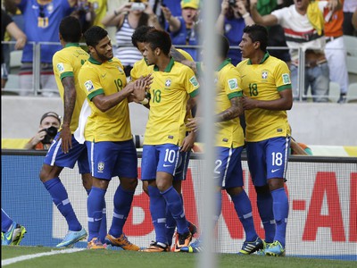 Gólová radosť hráčov Brazílie