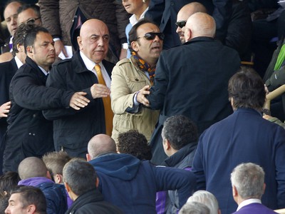 Prezident AC Adriano Galliani sa dostal do potýčky s domácimi fanúšikmi