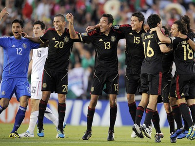 Hráči Mexika oslavujú triumf