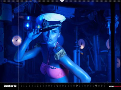 Fanúšikov Khedirovej sexice určite zaujala aj špeciálna edícia fotografií Leny robených v ponorke.