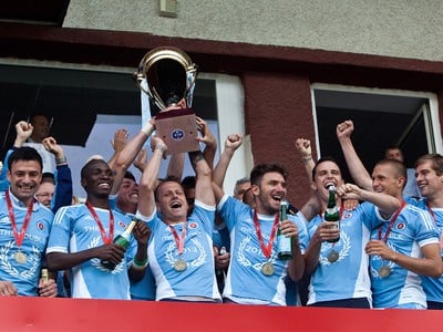 Futbalisti Slovana Bratislava oslavujú majstrovský titul. Uspejú i v Lige majstrov?