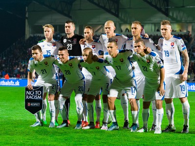 Mužstvo Slovenska pred kvalifikačným zápasom na ME 2016 vo futbale C-skupiny medzi Slovenskom a Bieloruskom
