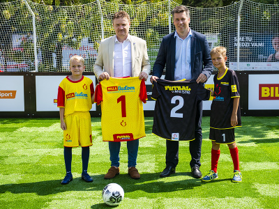 Takto otvárali projekt Futbal v meste prezident Ivan Kozák a predseda predstavenstva o.z. BILLA ľuďom Pavol Staňo v lete 2020. 